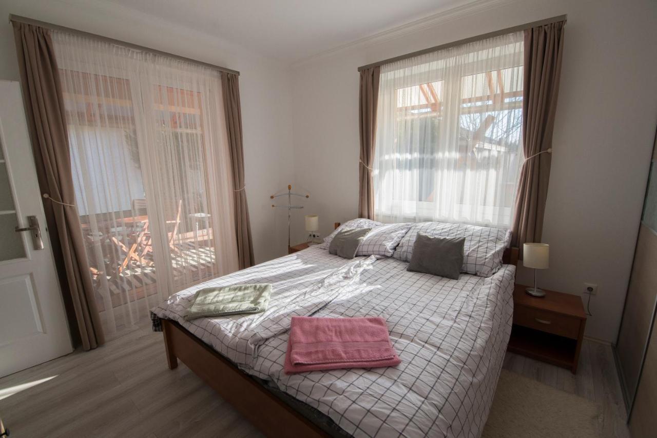 Apartment K33 *